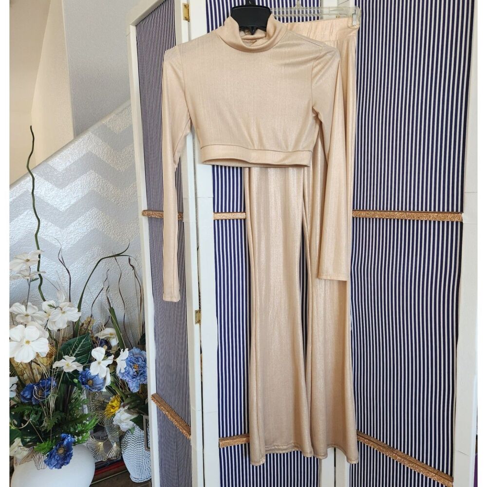 SET - Cream Shimmery Crop Top and Pants